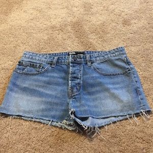 BDG boyfriend denim shorts size 27